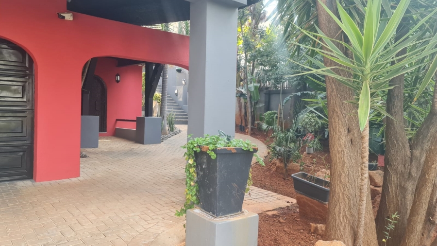 5 Bedroom Property for Sale in Protea Park North West